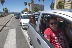 pasajeros-en-el-interior-de-un-vehculo-en-la-cola-de-acceso-a-gibraltar_9460842480_o