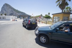 vehculos-a-la-entrada-de-gibraltar_9459018051_o