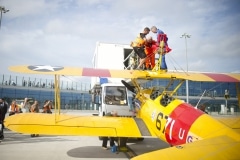 tom-lackey-acrobata-aereo-de-94-anos-en-gibraltar-10102014-08_15516255835_o