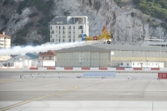 tom-lackey-acrobata-aereo-de-94-anos-en-gibraltar-10102014-14_15516249685_o