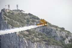 tom-lackey-acrobata-aereo-de-94-anos-en-gibraltar-10102014-17_15513090801_o