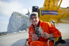 tom-lackey-acrobata-aereo-de-94-anos-en-gibraltar-10102014-24_15493076906_o