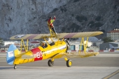 tom-lackey-acrobata-aereo-de-94-anos-en-gibraltar-10102014-27_15329345269_o