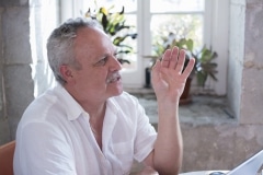 el-artista-durante-la-entrevista_17495650038_o