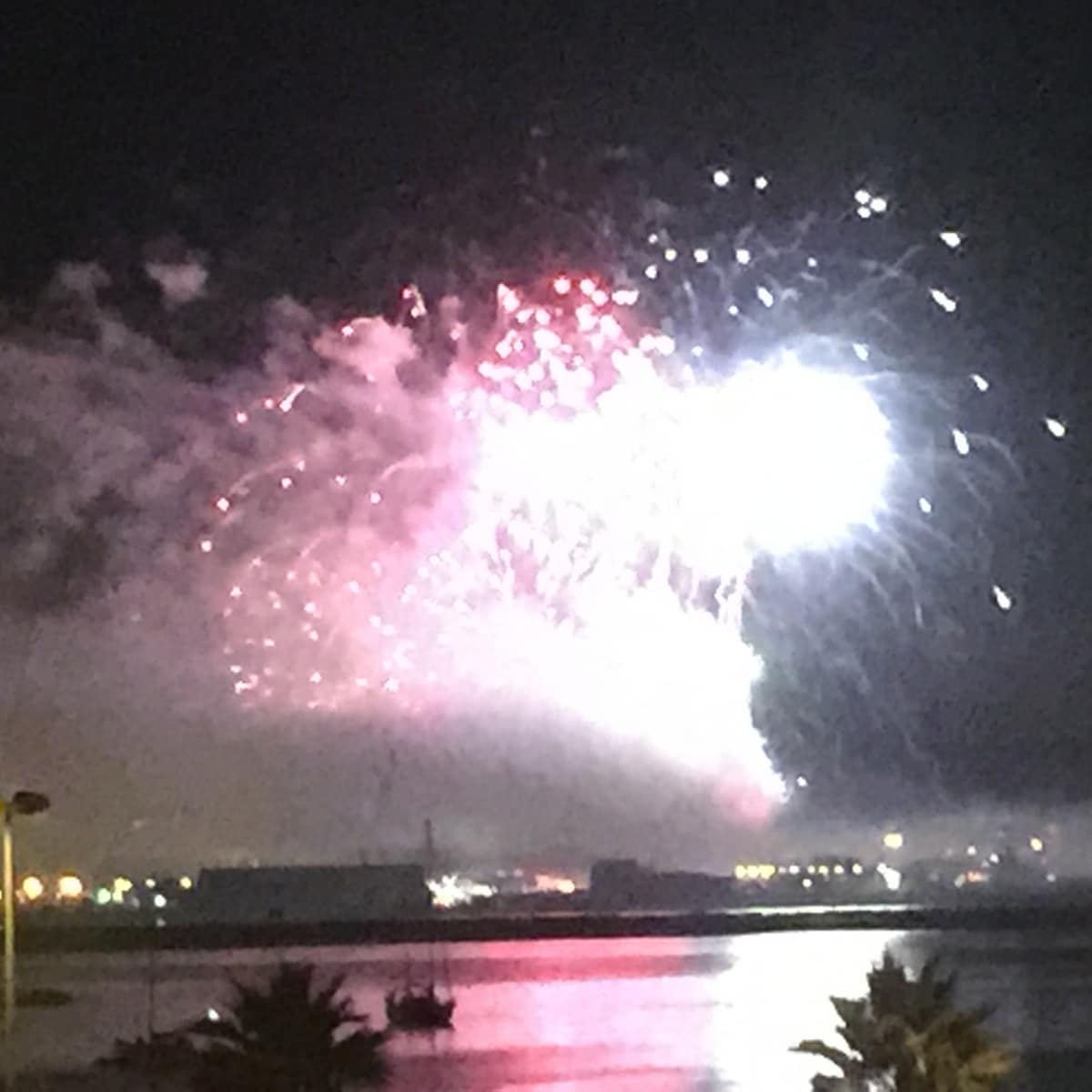 fuegos-artificiales-como-colofn-del-da-nacional-de-gibraltar-2015_22731389482_o