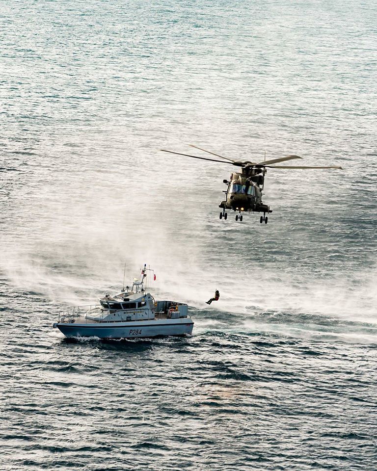 15-de-enero-2016-simulacro-de-rescate-con-helicpteros-merlin-mk3-en-gibraltar-08_24030622459_o