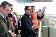 joseph-garca-viceministro-principal-de-gibraltar-el-9-feb-2016-durante-un-simulacro-de-incidente-en-el-aeropuerto-de-gibraltar_24821643911_o