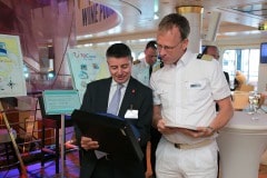 12-de-noviembre-de-2016-visita-del-ministro-licudi-al-mein-schiff-10_30846385412_o
