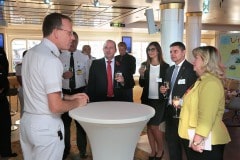 12-de-noviembre-de-2016-visita-del-ministro-licudi-al-mein-schiff-9_30661244850_o