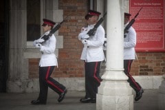 cambio-de-guardia-en-gibraltar-por-boda-real_40402218900_o