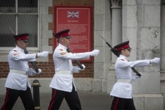 cambio-de-guardia-en-gibraltar-por-boda-real_42163382842_o