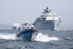 HMS-Albion-y-RFA-Lyme-Bay-Gib