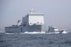 RFA-Lyme-Bay-y-HMS-Pursuer-Gib