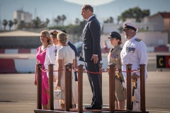 Revista-a-las-tropas-Justine-Picardo-Gobernador-Condes-de-Wessex-Teniente-Coronel-Nel-Doherty-y-Contralmirante-Dainton