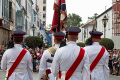 Desfile frente al Convento, sede del Gobernador