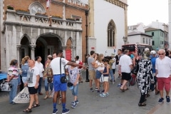 changing-of-the-guard-the-convent-0424_38925614014_o