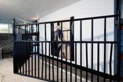 Las-verjas-originales-espanolas-expuestas-en-John-Mackintosh-Hall-con-motivo-de-‘Closure.