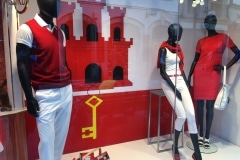 con-motivo-del-da-nacional-de-gibraltar-10-de-septiembre-todos-los-escaparates-de-gibraltar-se-visten-de-blanco-y-rojo_22119488683_o