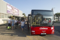 gibraltar-cuenta-con-una-importante-red-de-autobuses-urbanos-para-su-reducido-tamao-y-son-una-forma-ptima-y-barata-de-desplazarse-por-todo-el-pen_22714502166_o