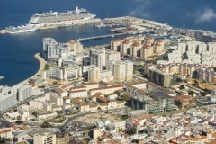 la-ciudad-y-un-crucero-en-el-puerto-de-gibraltar_22751585241_o