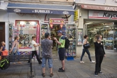 main-street-la-calle-real-en-gibraltar_22726855842_o