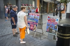 turismo-por-la-calle-real-de-gibraltar_22740394265_o