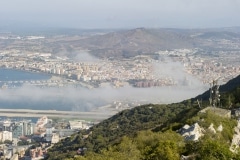 la-nube-de-levante-se-desliza-por-la-pista-del-aeropuerto-de-gibraltar_22551395120_o