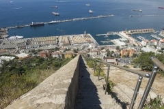 los-escalones-del-mediterrneo-suben-desde-la-ciudad-a-lo-ms-alto-del-pen-de-gibraltar_22713647666_o