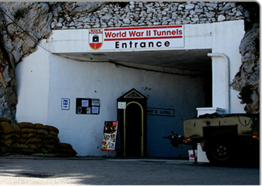 Entrada actual a la visita turística de los túneles de la II Guerra Mundial