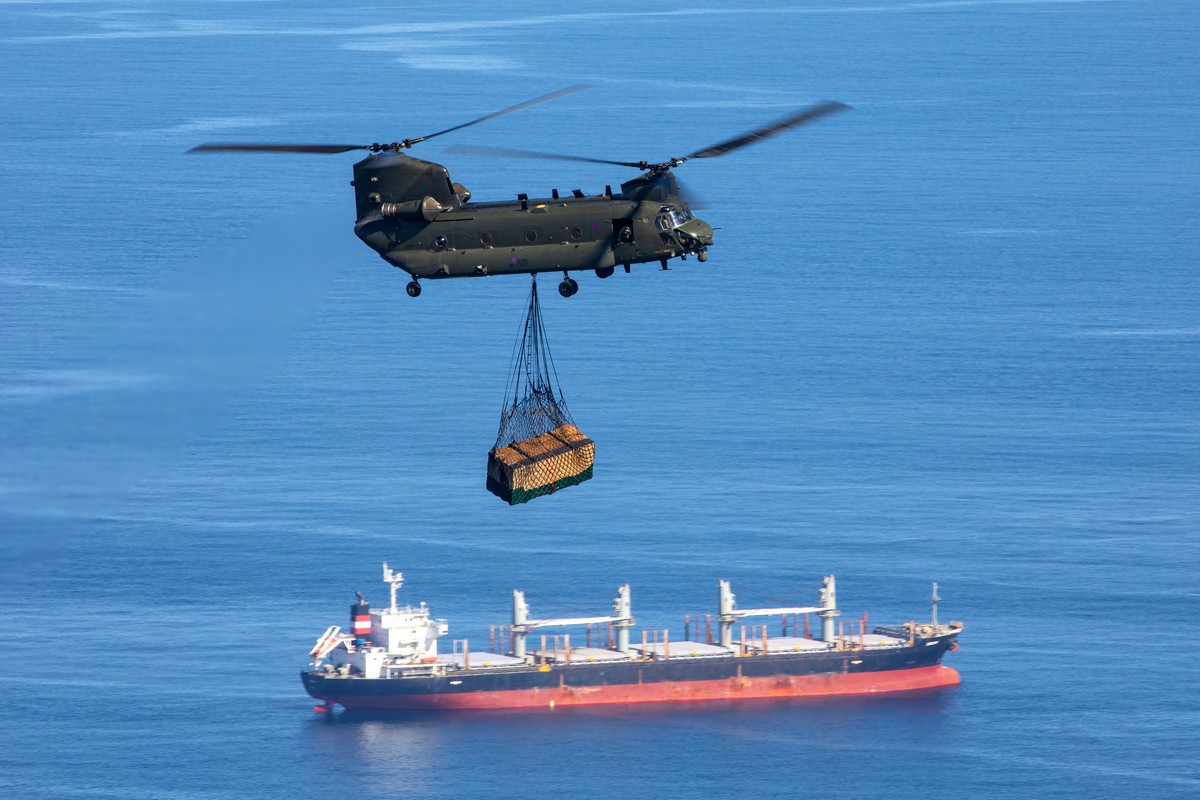 Levantamiento mediante helicóptero Chinook CH-47 para el programa Marshall
