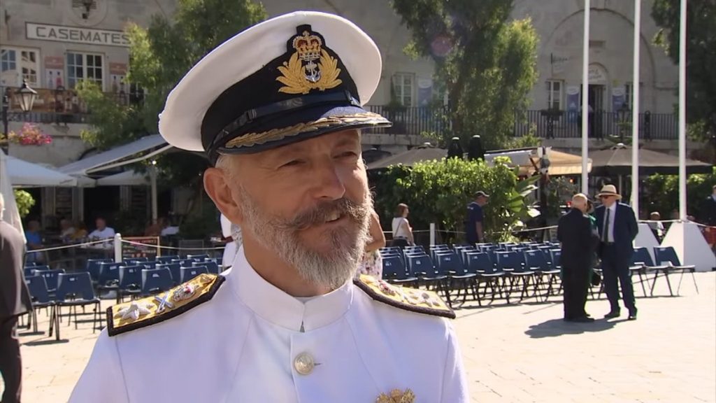 El Contraalmirante Tom Guy, en el Desfile de celebración del Cumpleaños del Rey Carlos III