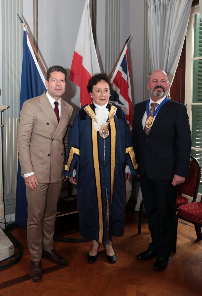 El Ministro Principal, Fabián Picardo, la Alcaldesa de Gibraltar, Carmen Gómez, el Teniente de Alcalde, Nicky Guerrero