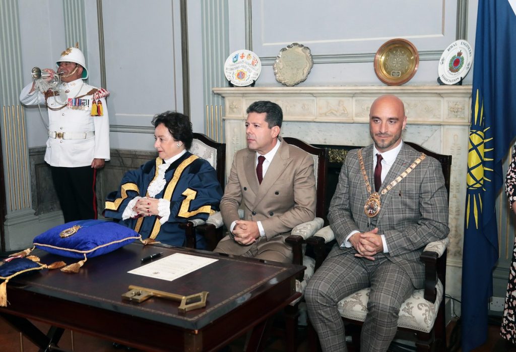 La Alcaldesa de Gibraltar, Carmen Gómez, el Ministro Principal, Fabián Picardo y el Alcalde saliente, Christian Santos