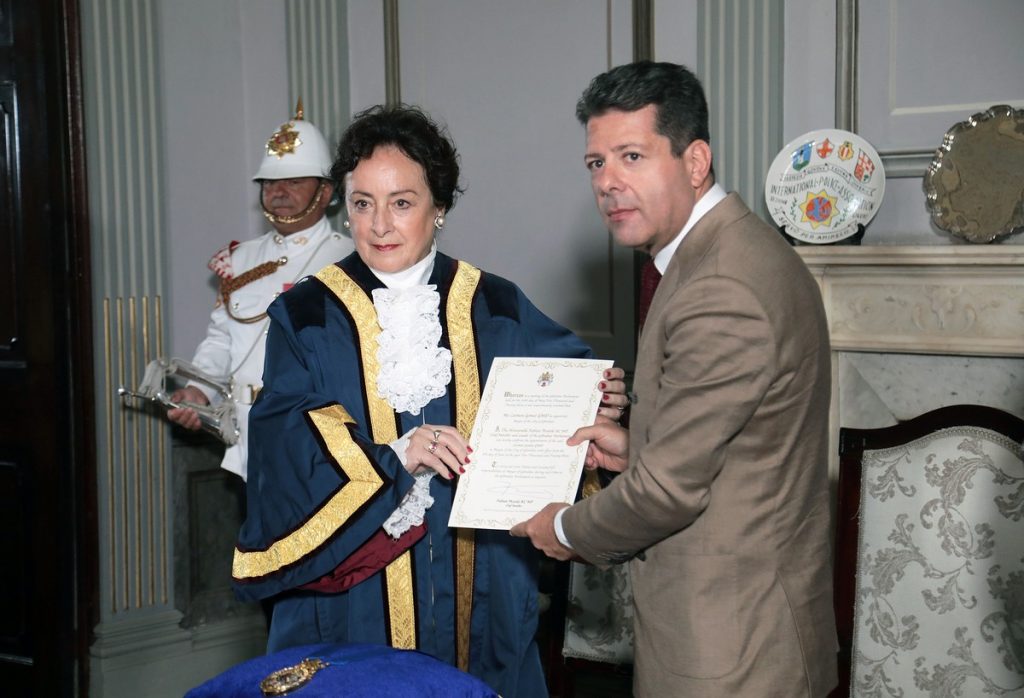 La Alcaldesa de Gibraltar, Carmen Gómez y el Ministro Principal, Fabián Picardo